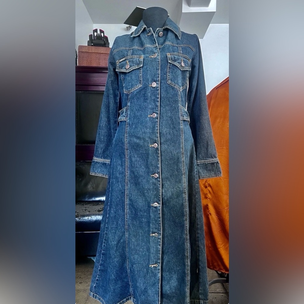 Vintage Rampage Dark blue wash  Denim maxi jacket. Brass logo buttons.medium